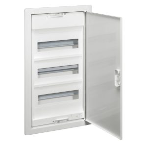Legrand Coffret surface 3x12mod. porte Whitehe +earth terminal