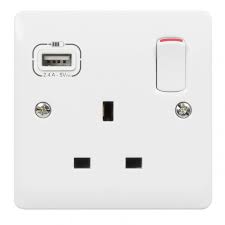Legrand Syn socket 3x13a + usb 1 Gang