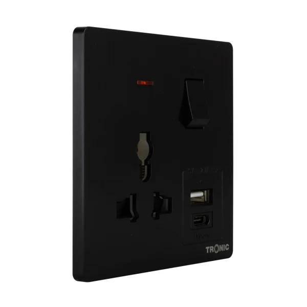 PANASONIC SWITCH SOCKET SGL UNIVERSAL/USB - BLACK
